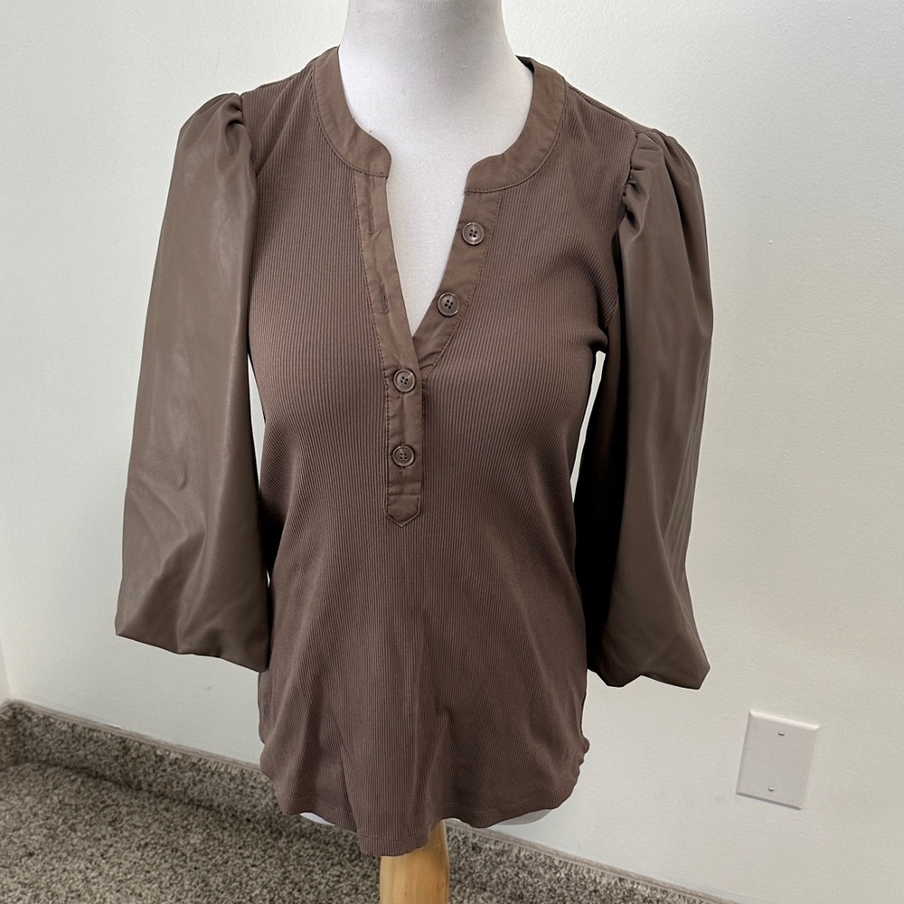 🍁 Chico’s Faux Leather Puff Sleeve Henley